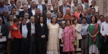 Manifiestan académicos e intelectuales críticos de AMLO respaldo a Xóchitl Gálvez