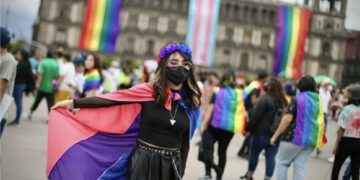 Claudia Sheinbaum promete impulsar reformas para la comunidad LGBTIQ+