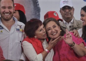 Xóchitl Gálvez promete programa de viviendas en barrio de Tepito