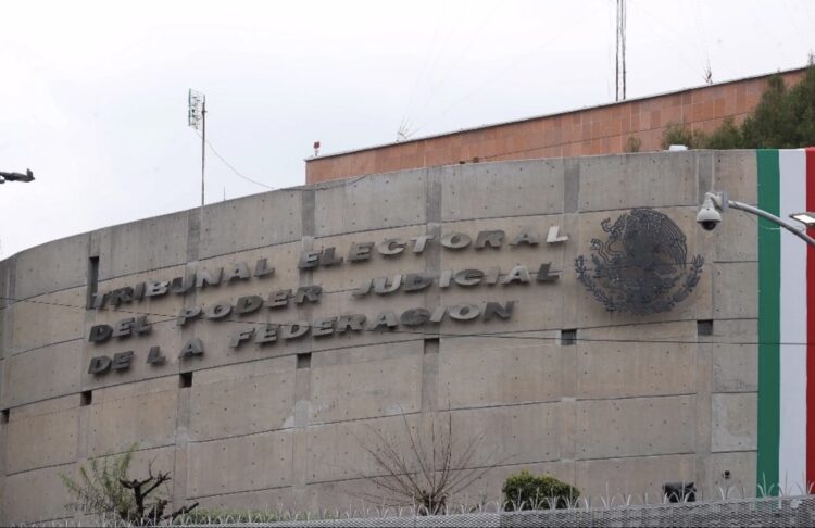 Multan a Claudia Sheinbaum y Xóchitl Gálvez por infracciones en propaganda electoral