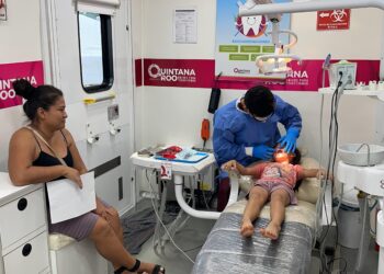 Se fortalecen servicios móviles de atención médica en Isla Mujeres