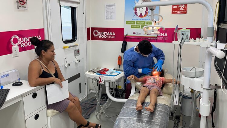 Se fortalecen servicios móviles de atención médica en Isla Mujeres