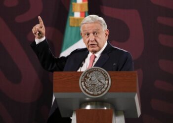 AMLO critica a Mike Pompeo por juzgar reformas que envió al Congreso