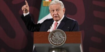 AMLO critica a Mike Pompeo por juzgar reformas que envió al Congreso