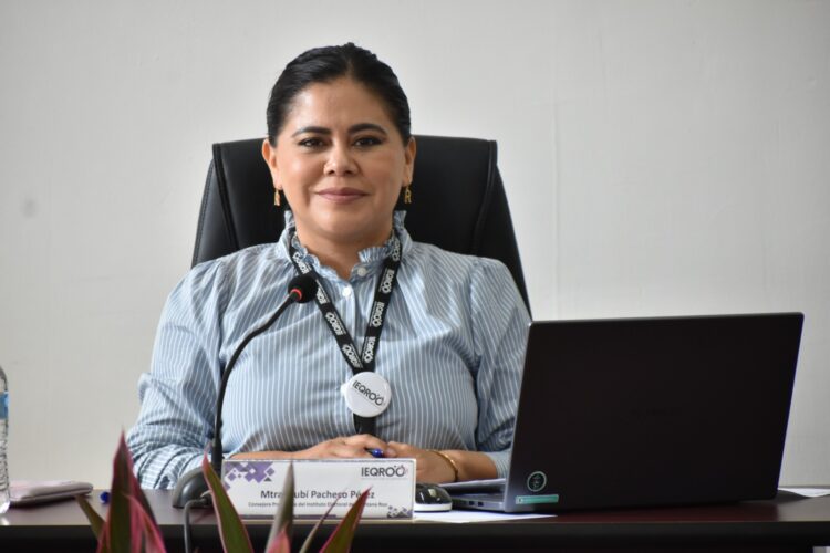 DIANA ALVARADO 09 JUNIO 2024.- Este domingo el Instituto Electoral de Quintana Roo (IEQROO) concluyó el cómputo oficial de la votación recibida en la jornada del pasado 2 de junio y entregó constancias de mayoría como presidentes municipales electos a quienes resultaron ganadores. Recibieron su constancia de mayoría Estefanía Mercado de Solidaridad, Blanca Merari Tziu Muñoz de Puerto Morelos, Diego Castañón de Tulum, José Luis Chacón de Cozumel, José Alfredo Contreras de Bacalar, Erik Borges de José María Morelos, Nivardo Mena en Lázaro Cárdenas, Mary Hernández de Felipe Carrillo Puerto, Atenea Gómez de Isla Mujeres. Aún falta por concluir el recuento de votos en Othón P. Blanco, donde el Consejo Distrital está contando “voto por voto” dada la diferencia de 43 votos entre Yensunni Martínez, de Morena, y Lidia Rojas, de Movimiento Ciudadano. El recuento de votos en la capital de Quintana Roo se está dando en un marco de tensión, declaraciones de líderes de ambas fuerzas políticas y un fuerte operativo de vigilancia para evitar enfrentamientos entre simpatizantes y resguardar las boletas electorales. Por otro lado, el Instituto Nacional Electoral (INE) otorgó las constancias de mayoría a los senadores electos de Morena, Anahí González y Gino Segura. Junto con el dirigente estatal del PVEM y diputado local electo, Renán Sánchez Tajonar, y otros líderes de la coalición con Morena, los senadores electos dieron una conferencia de prensa en la que reafirmaron su compromiso de trabajar de la mano de la presidenta electa Claudia Sheinbaum en bien de Quintana Roo.