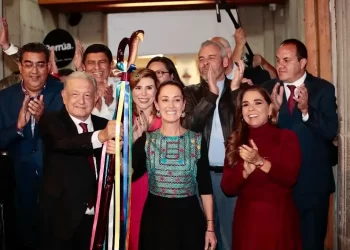 Adelanta AMLO que abordará con Claudia Sheinbaum el llamado ‘plan C’