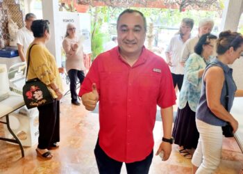 Emite Jorge Rodríguez su voto y destaca gran participación ciudadana en la jornada electoral