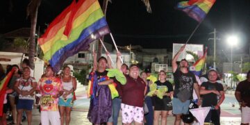 Encienden luces en explanada municipal con lo que inician actividades del Mes del Orgullo 2024 en Cancún