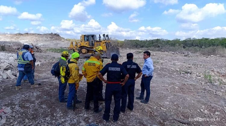 Realizan bomberos incesantes trabajos para sofocar incendio en Villas del Sol