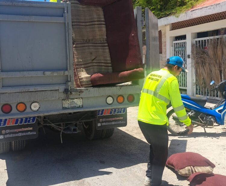 Exitosa Jornada de Descacharrización en la colonia La Gloria de la Zona Ínsular