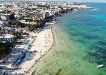 Mantiene Playa del Carmen playas atractivas en plena temporada de sargazo