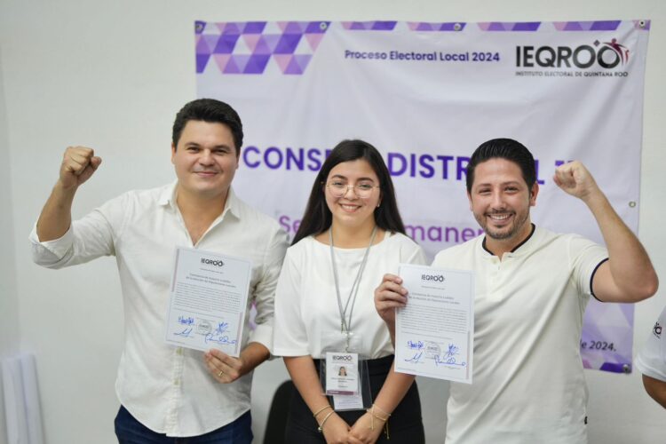 Renán Sánchez recibe constancia como diputado electo del Distrito 11 en Quintana Roo