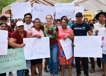 Celebra Atenea Gómez triunfo con las familias de los poblados de Zona Agrícola y Francisco May
