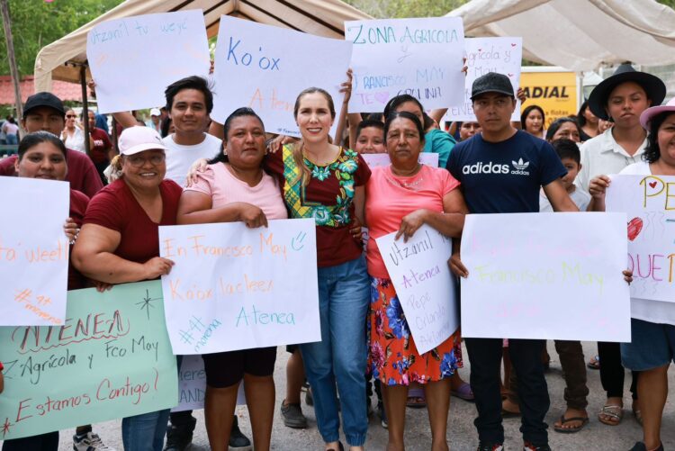 Celebra Atenea Gómez triunfo con las familias de los poblados de Zona Agrícola y Francisco May