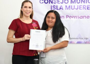 Recibe Atenea Gómez constancia de validez como presidenta electa de Isla Mujeres