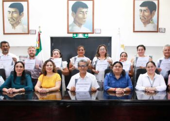 XVII Legislatura reconoce trayectoria en el servicio público