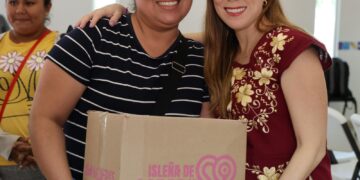 Transforma Atenea Gómez la vida de las mujeres con el programa "Isleña de Corazón"