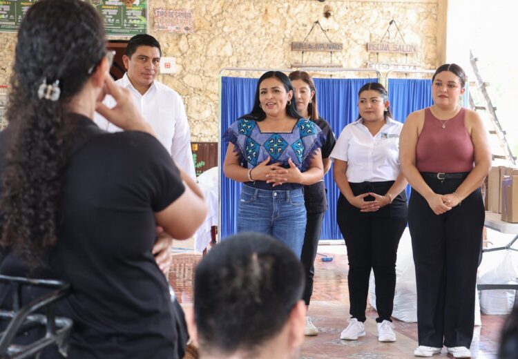 Blanca Merari lleva brigada de salud a la comunidad de Coquitos