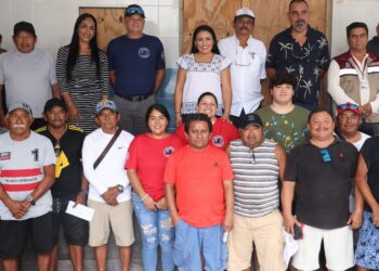Entregan 47 tarjetas electrónicas del programa "Apoyo en veda para los pescadores" en Puerto Morelos