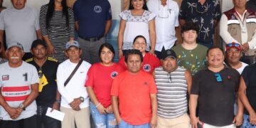 Entregan 47 tarjetas electrónicas del programa "Apoyo en veda para los pescadores" en Puerto Morelos