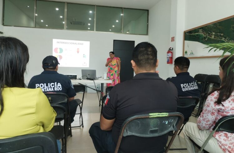 Imparten taller de comunicación incIuyente y no sexista a policías de Puerto Morelos