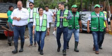Blanca Merari recorre zonas afectadas por fuertes lluvias en Puerto Morelos