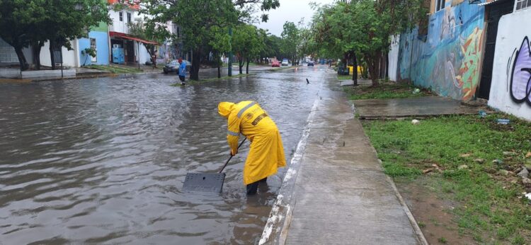 Reacción inmediata del gobierno municipal ante lluvias intensas en Playa del Carmen