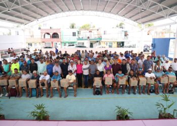 Refrenda Atenea Gómez compromiso con familias isleñas con entrega de más de 4 mil apoyos alimentarios