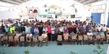 Refrenda Atenea Gómez compromiso con familias isleñas con entrega de más de 4 mil apoyos alimentarios