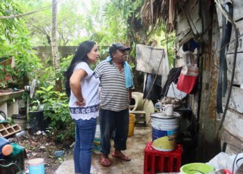 Visita Blanca Merari a familias de Leona Vicario afectadas por las fuertes lluvias