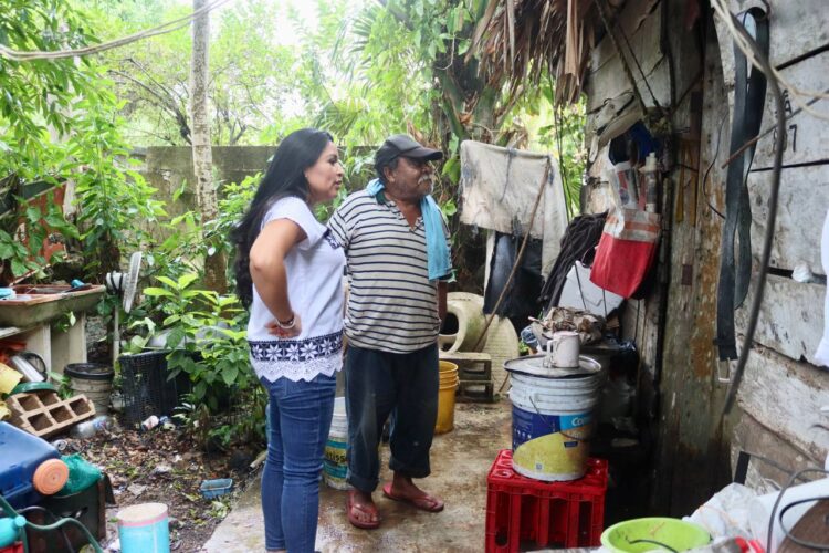 Visita Blanca Merari a familias de Leona Vicario afectadas por las fuertes lluvias