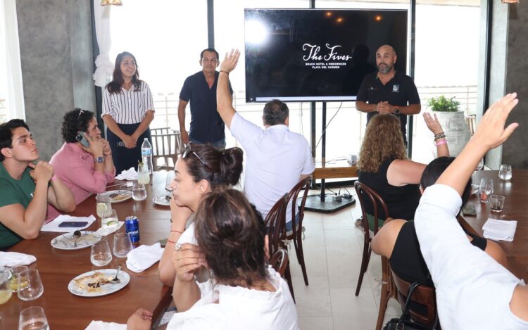 Recibe Puerto Morelos a tour operadores en viaje de reconocimiento