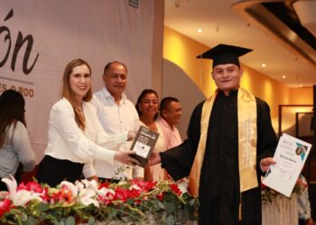 Atenea Gómez apadrina a Generación 2021-2024 del Colegio de Bachilleres plantel Ciudad Mujeres