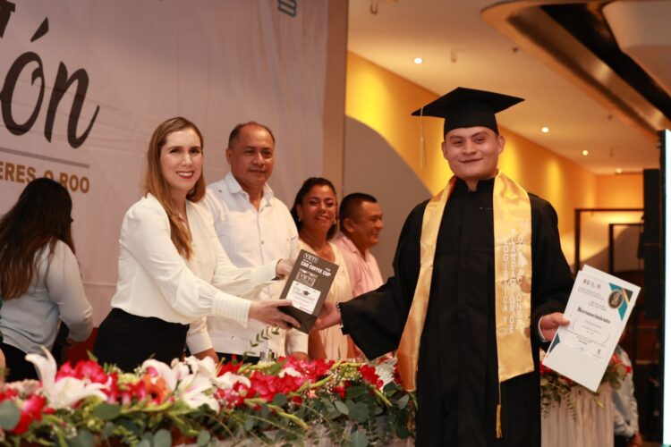 Atenea Gómez apadrina a Generación 2021-2024 del Colegio de Bachilleres plantel Ciudad Mujeres