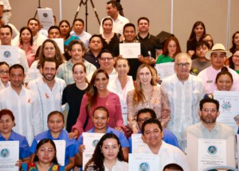 Llama Atenea Gómez a seguir trabajando en unidad para consolidar el éxito turístico de Isla Mujeres