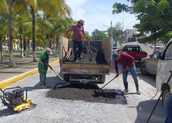 Gobierno de Puerto Morelos intensifica labores de bacheo luego de intensas lluvias