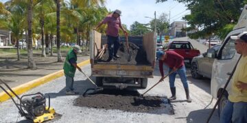Gobierno de Puerto Morelos intensifica labores de bacheo luego de intensas lluvias