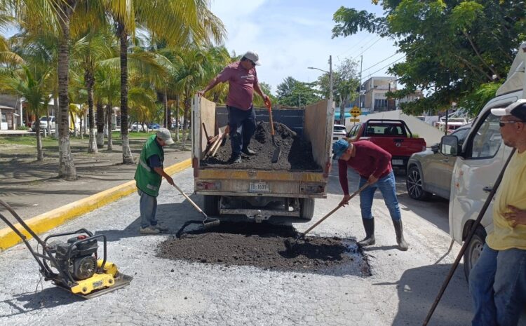 Gobierno de Puerto Morelos intensifica labores de bacheo luego de intensas lluvias