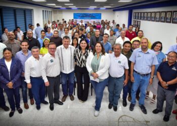 Estefanía Mercado convoca a colegios de Ingenieros y Arquitectos a participar en transformación de Playa del Carmen
