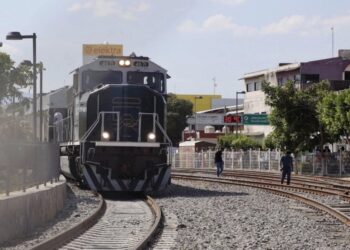 AMLO y Claudia Sheinbaum viajan en tren del Corredor Interoceánico