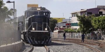 AMLO y Claudia Sheinbaum viajan en tren del Corredor Interoceánico
