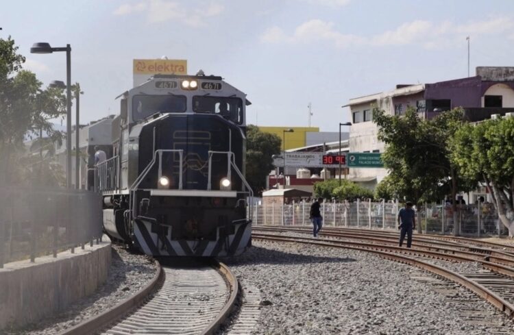 AMLO y Claudia Sheinbaum viajan en tren del Corredor Interoceánico