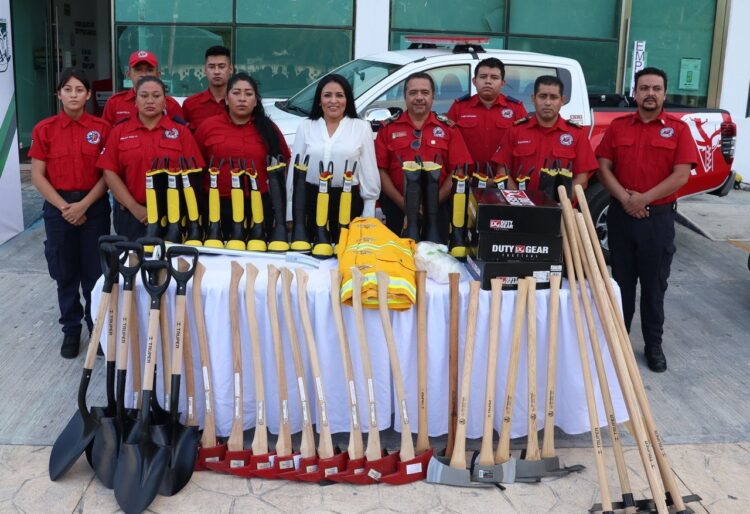 Blanca Merari entrega vehículos oficiales a Bomberos, Protección Civil e Instituto de la Mujer