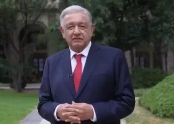 Se despide AMLO del magisterio con agradecimiento