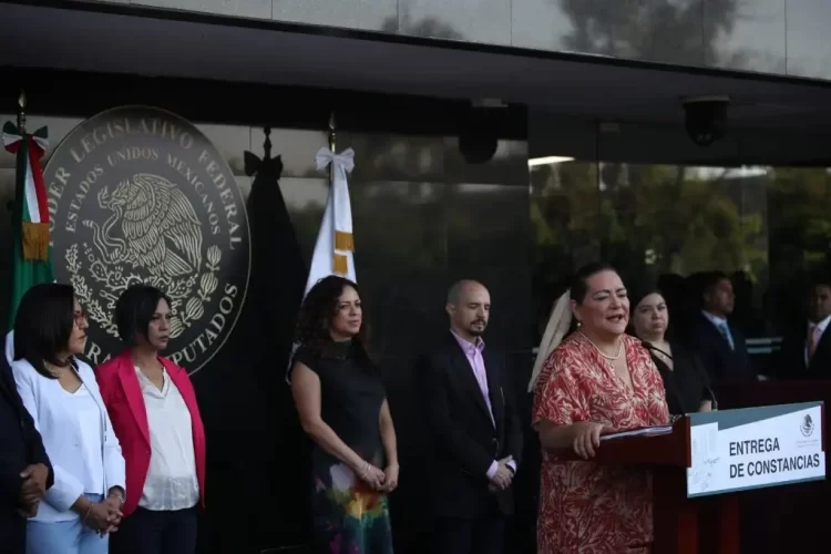 INE entrega en San Lázaro constancias de mayoría a diputados