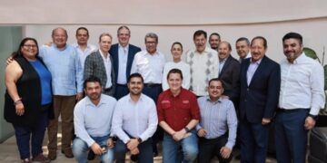 Claudia Sheinbaum y su equipo dan seguimiento a cómputos distritales