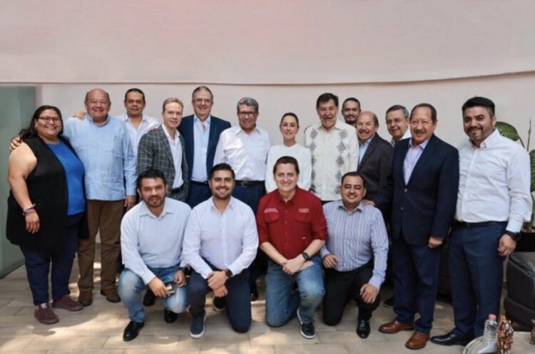 Claudia Sheinbaum y su equipo dan seguimiento a cómputos distritales