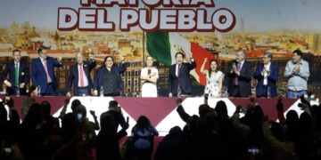 Pide Sheinbaum a legisladores electos cumplirle al pueblo de México