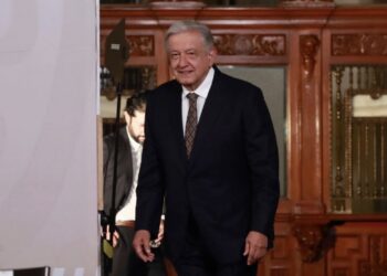 Aún no me mande a "La Chingada", pide AMLO a Trump