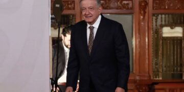 Aún no me mande a "La Chingada", pide AMLO a Trump